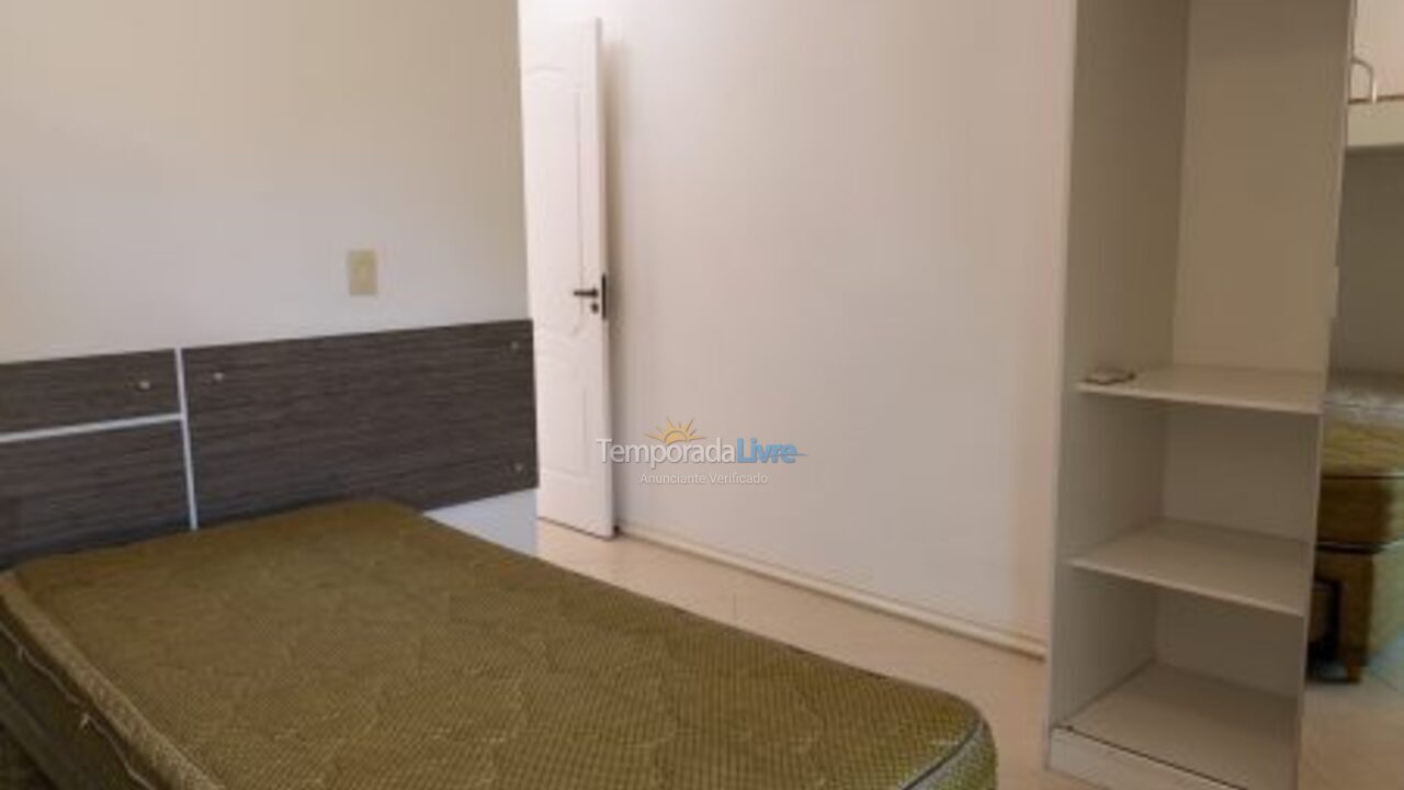 Apartamento para aluguel de temporada em Governador Celso Ramos (Praia de Palmas)