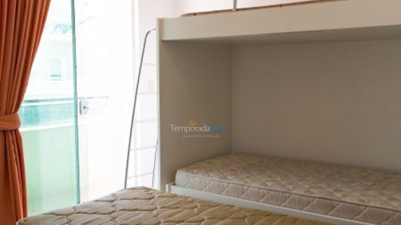 Apartamento para aluguel de temporada em Governador Celso Ramos (Praia de Palmas)