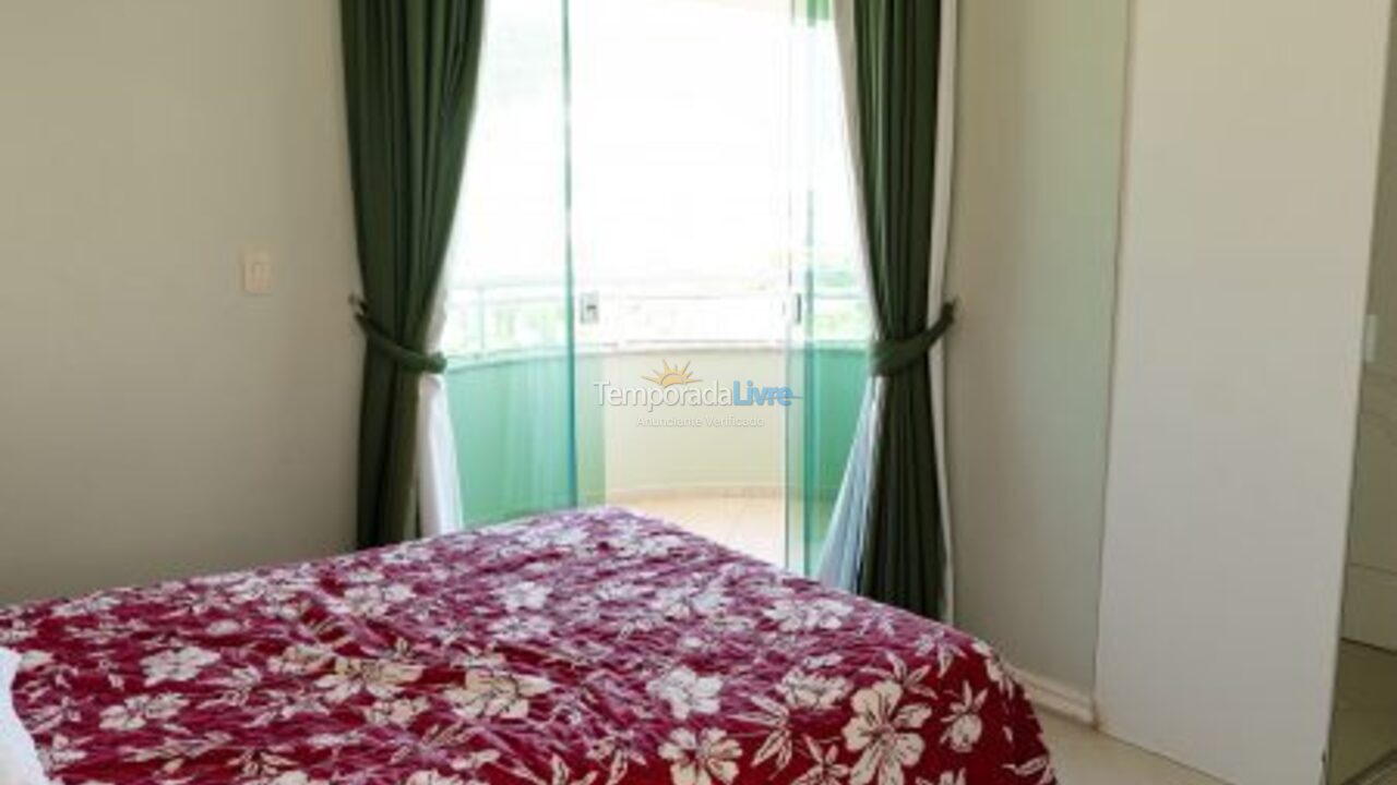 Apartamento para aluguel de temporada em Governador Celso Ramos (Praia de Palmas)