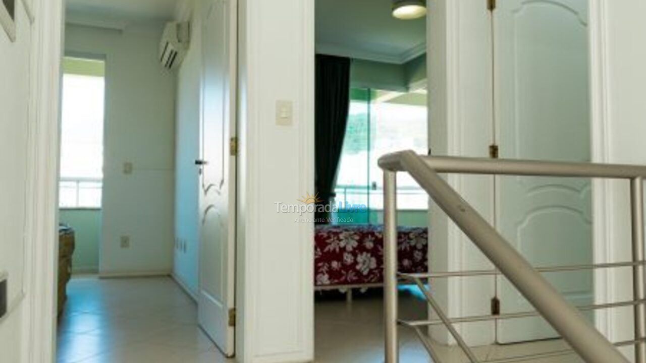 Apartamento para aluguel de temporada em Governador Celso Ramos (Praia de Palmas)