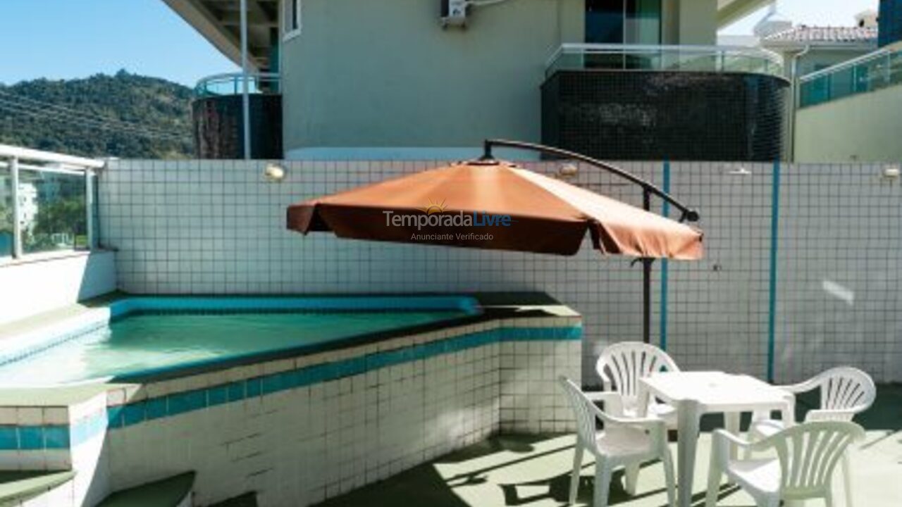 Apartamento para aluguel de temporada em Governador Celso Ramos (Praia de Palmas)