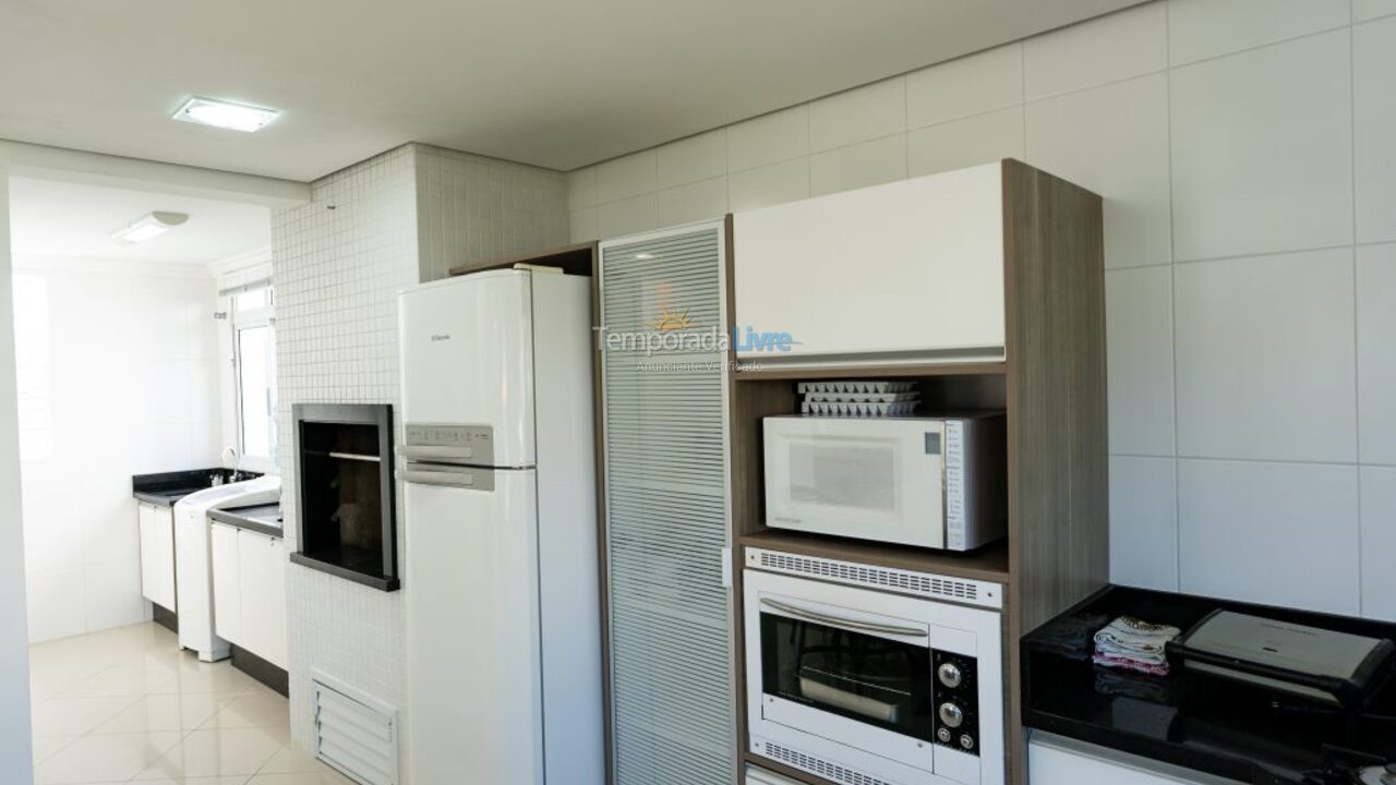 Apartamento para aluguel de temporada em Governador Celso Ramos (Praia de Palmas)