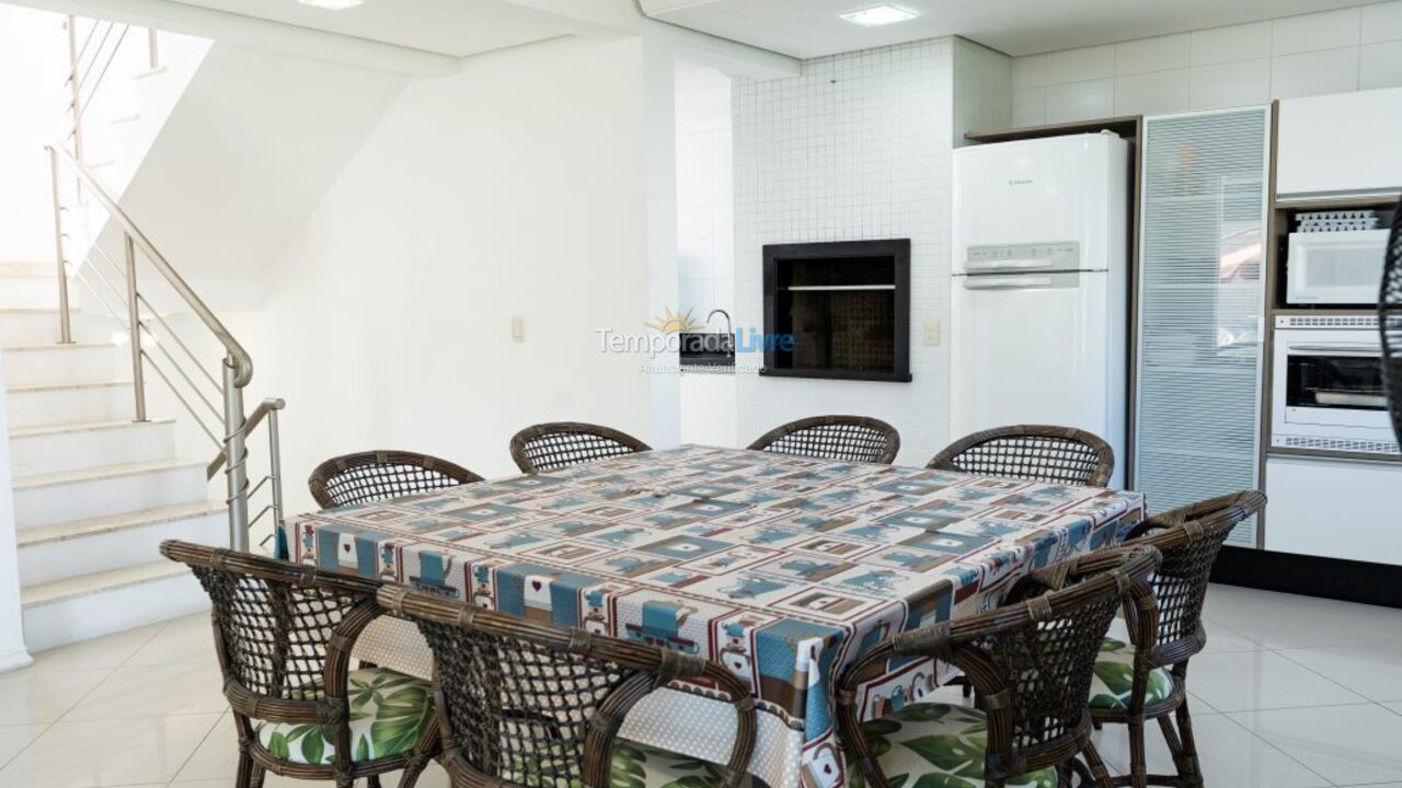 Apartamento para aluguel de temporada em Governador Celso Ramos (Praia de Palmas)