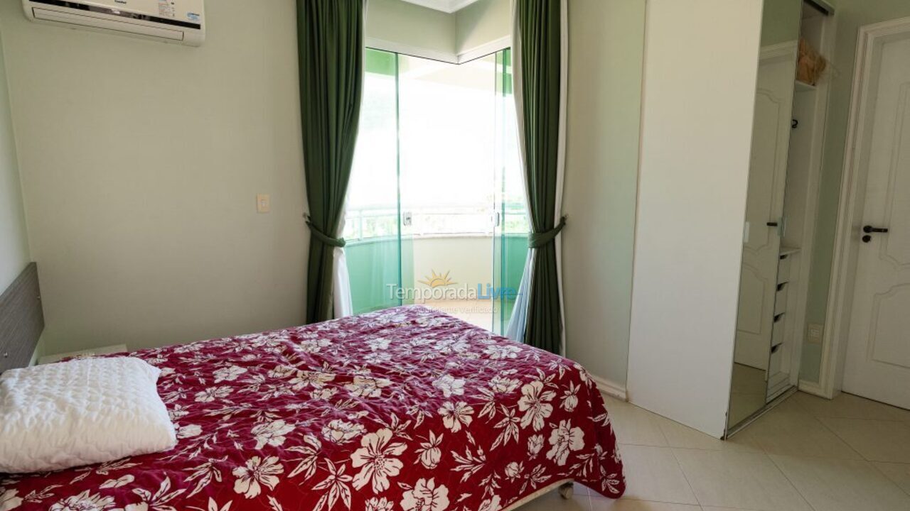 Apartamento para aluguel de temporada em Governador Celso Ramos (Praia de Palmas)