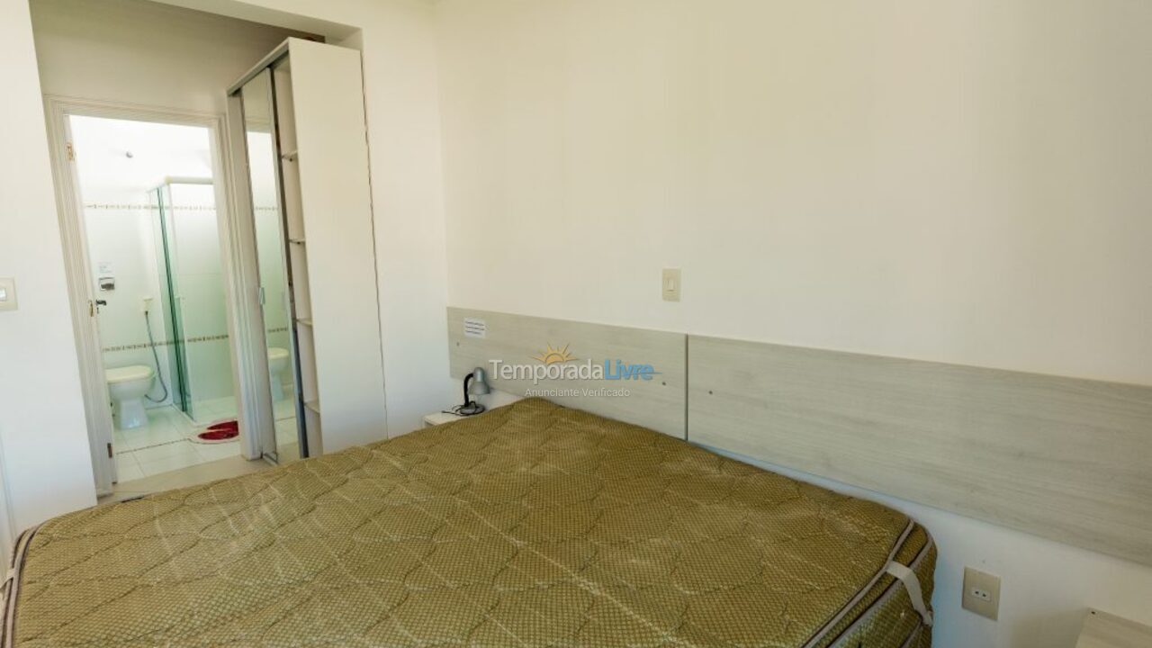 Apartamento para aluguel de temporada em Governador Celso Ramos (Praia de Palmas)