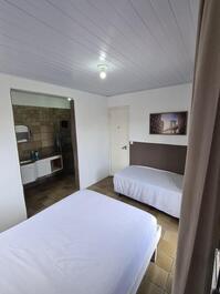 Cobertura 4 quartos c/ piscina privativa na Enseada