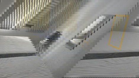 Quarto com 1 cama queen e 1 solteiro 