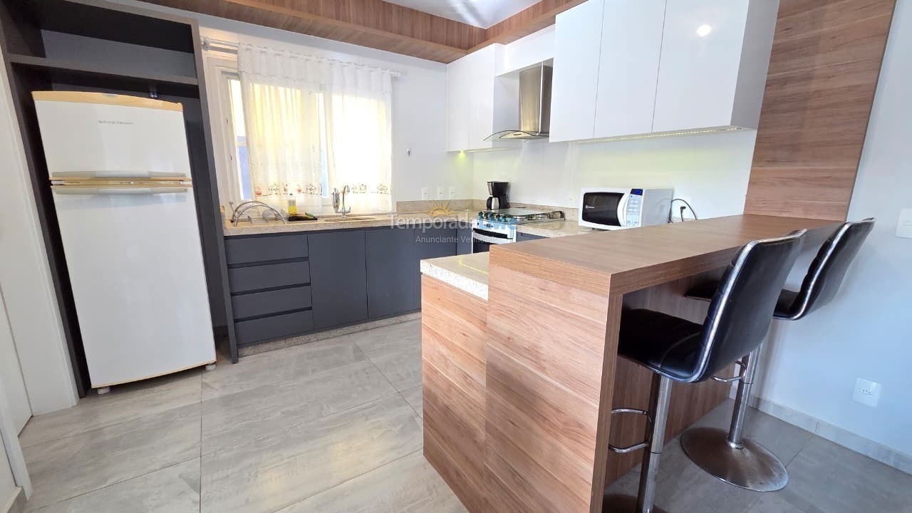 Casa para aluguel de temporada em Bombinhas (Praia de Bombas)