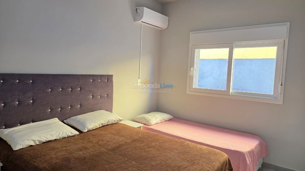 Casa para aluguel de temporada em Bombinhas (Praia de Bombas)