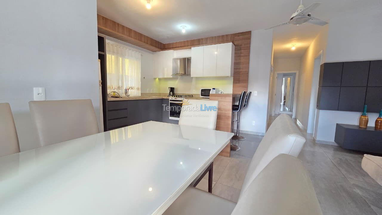 Casa para aluguel de temporada em Bombinhas (Praia de Bombas)