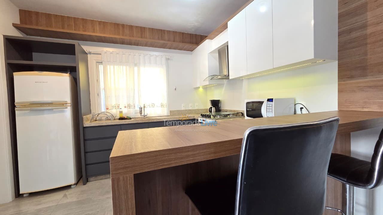 Casa para aluguel de temporada em Bombinhas (Praia de Bombas)