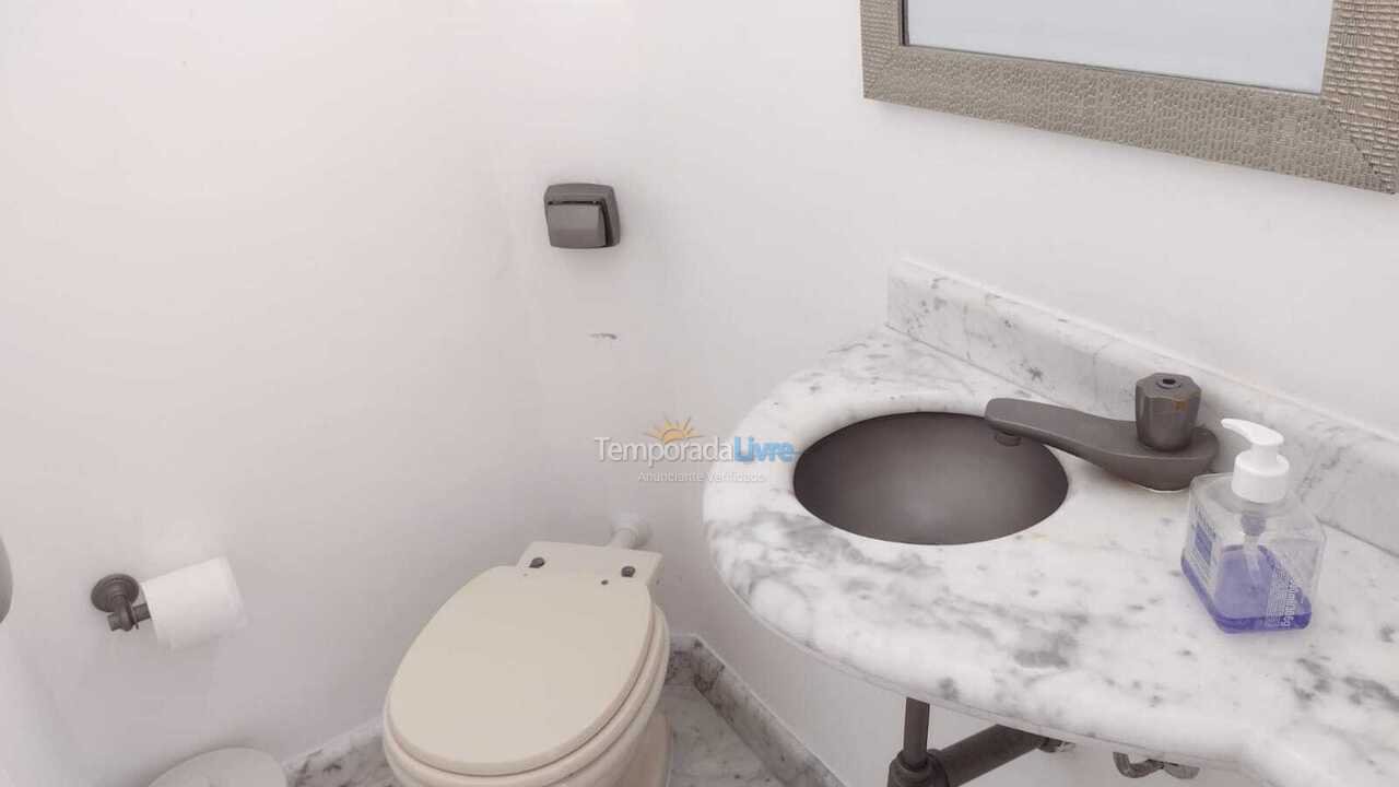 Apartamento para aluguel de temporada em Guarujá (Pitangueiras)