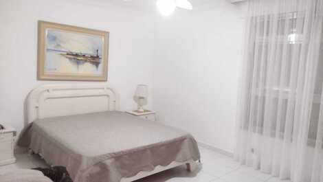 Guarujá -SP/Frente ao mar, 03 suítes, Feriado disponível!!!