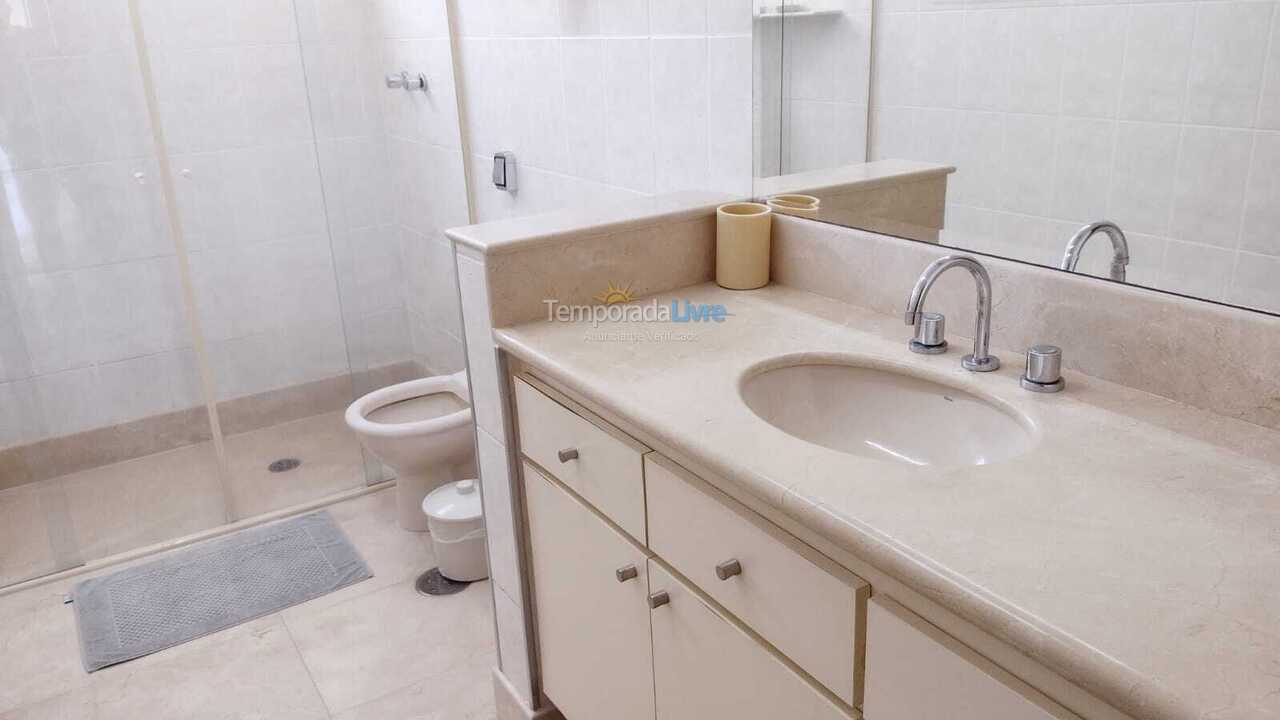 Apartamento para aluguel de temporada em Guarujá (Pitangueiras)