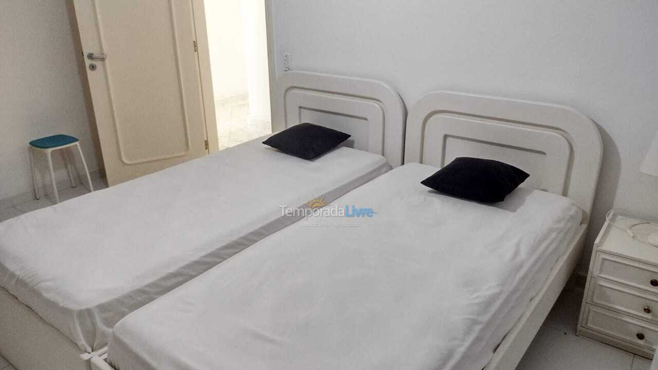 Apartamento para aluguel de temporada em Guarujá (Pitangueiras)
