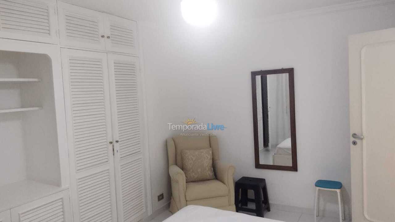 Apartamento para aluguel de temporada em Guarujá (Pitangueiras)