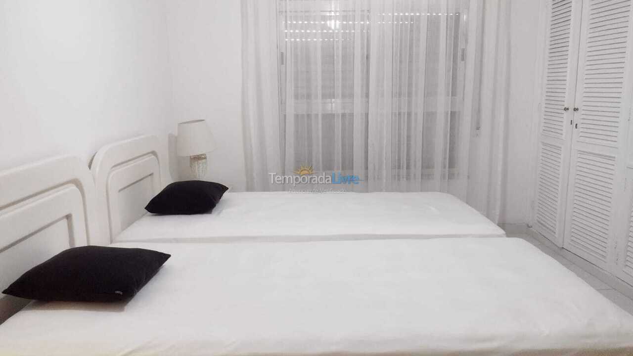 Apartamento para aluguel de temporada em Guarujá (Pitangueiras)