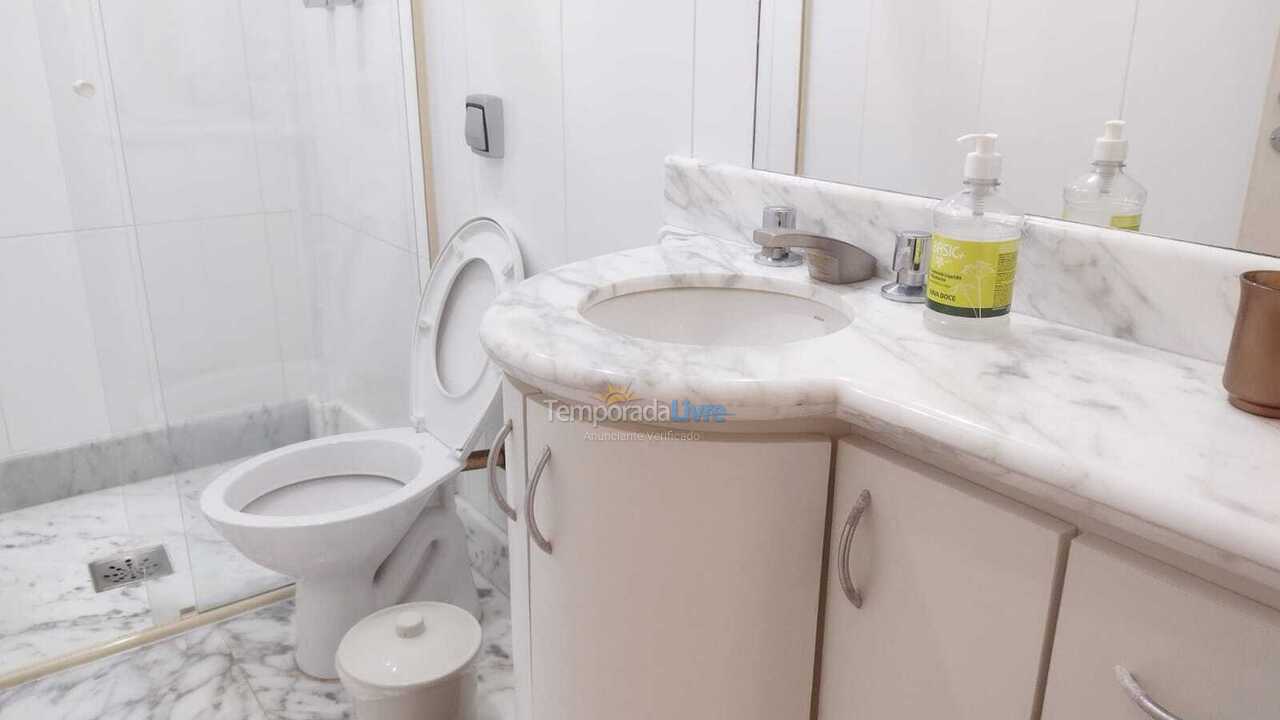 Apartamento para aluguel de temporada em Guarujá (Pitangueiras)
