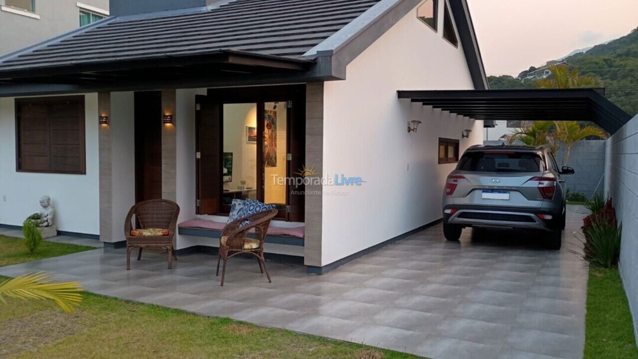 Casa para aluguel de temporada em Governador Celso Ramos (Praia de Palmas)