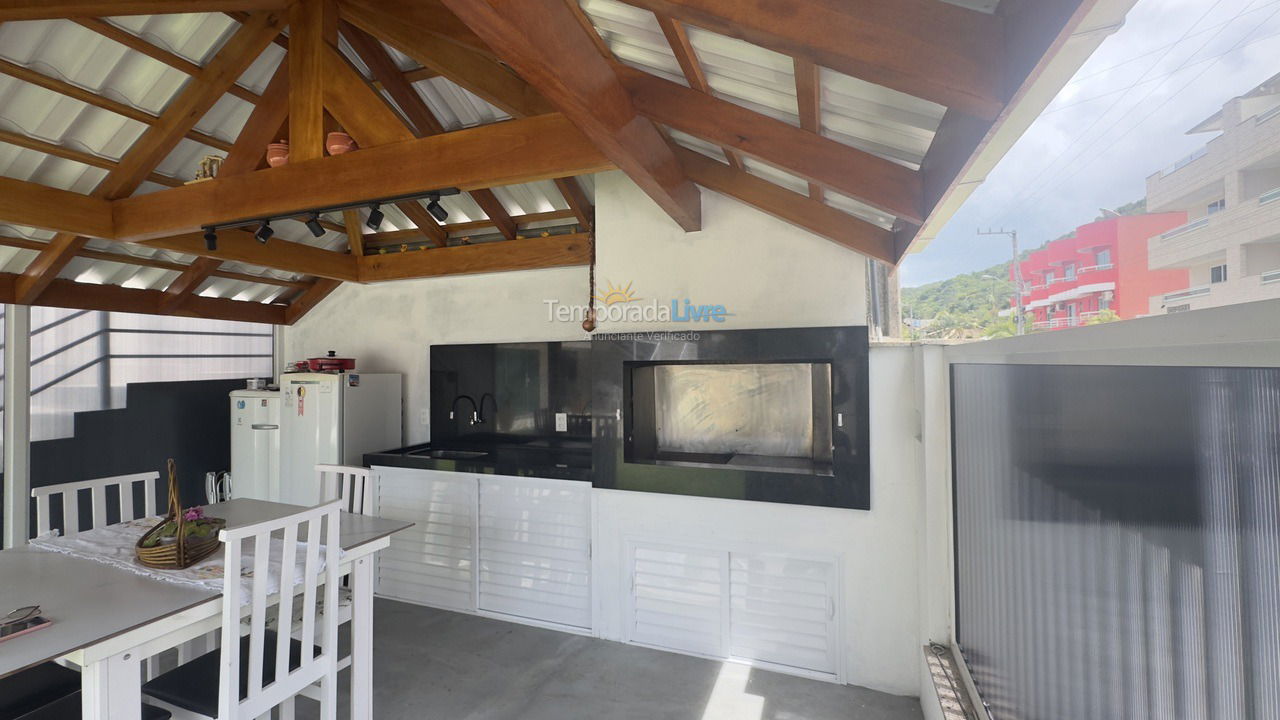 Apartment for vacation rental in Bombinhas (Centro de Bombinhas)