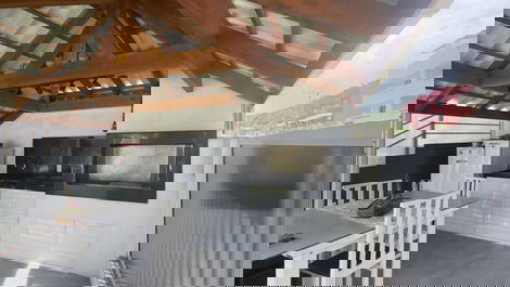 Apartments in the center of Bombinhas for up to 5 people