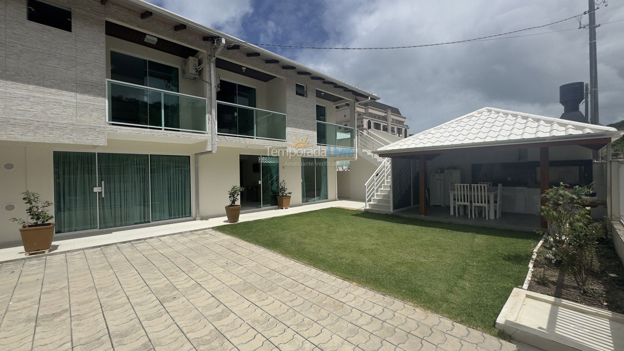 Apartment for vacation rental in Bombinhas (Centro de Bombinhas)