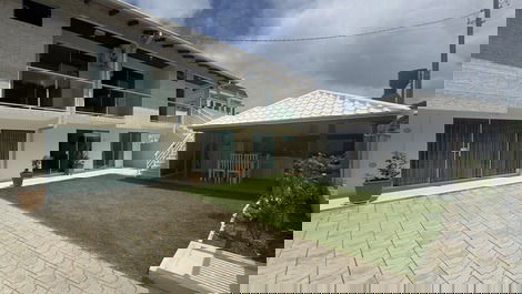 Apartments in the center of Bombinhas for up to 5 people