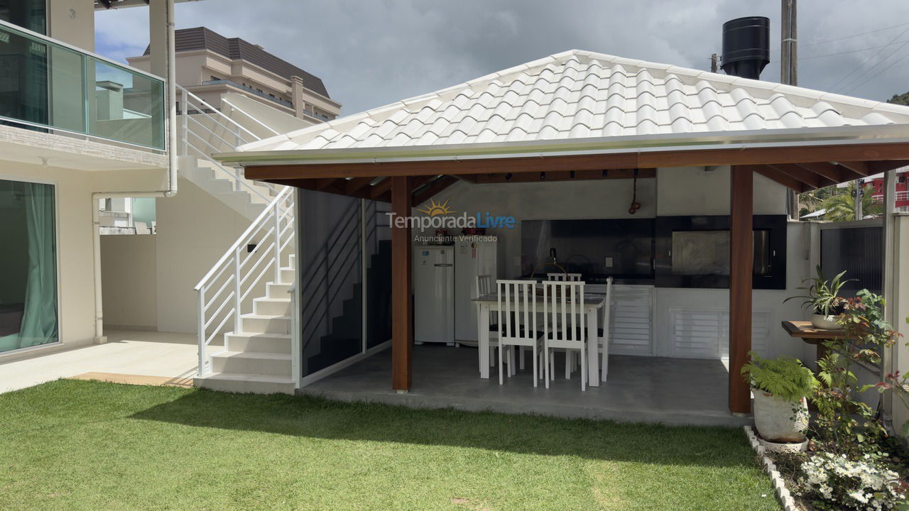 Apartment for vacation rental in Bombinhas (Centro de Bombinhas)