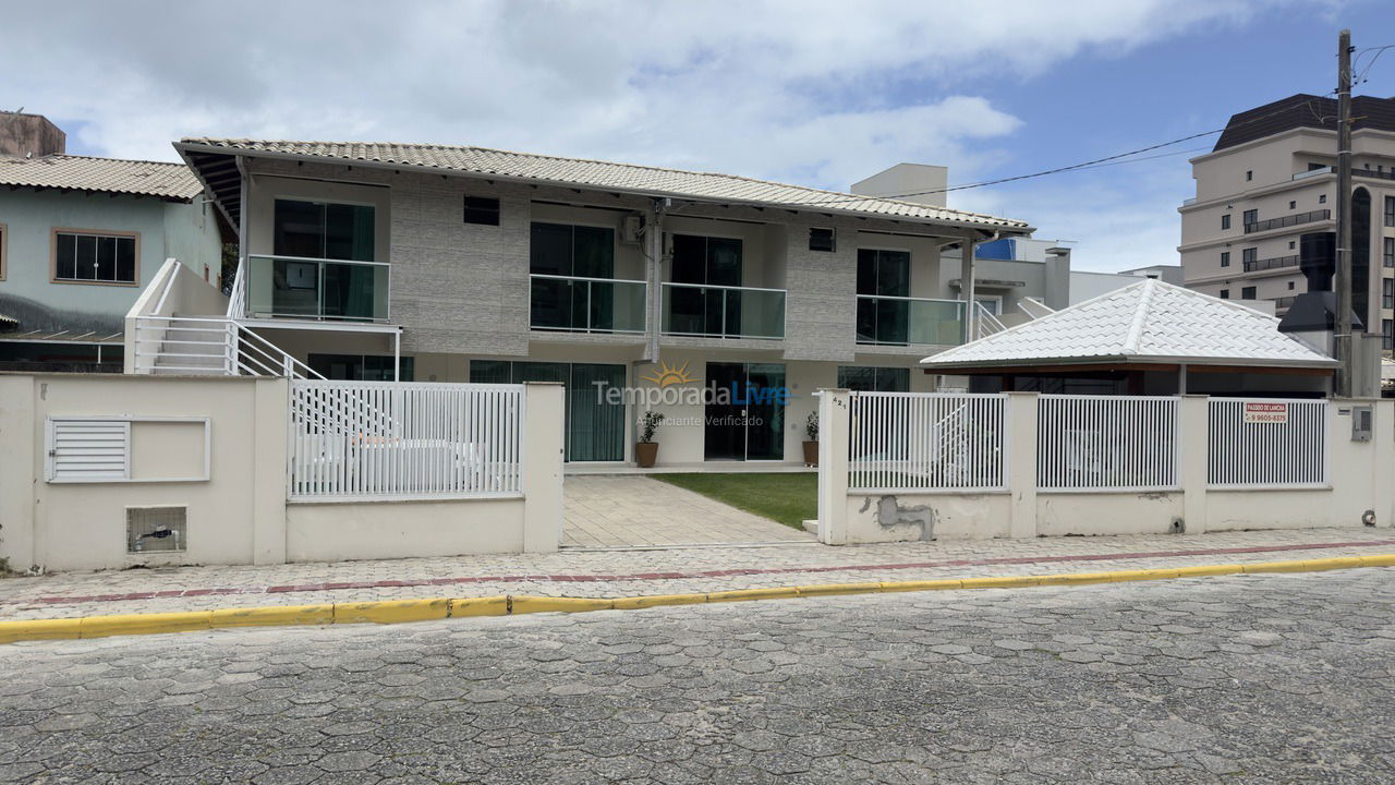 Apartment for vacation rental in Bombinhas (Centro de Bombinhas)