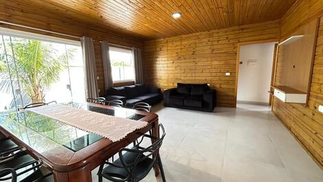 CASA COM PISCINA MARISCAL