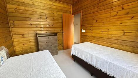CASA COM PISCINA MARISCAL