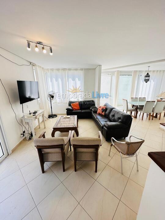 Casa para alquiler de vacaciones em São Sebastião (Camburi)