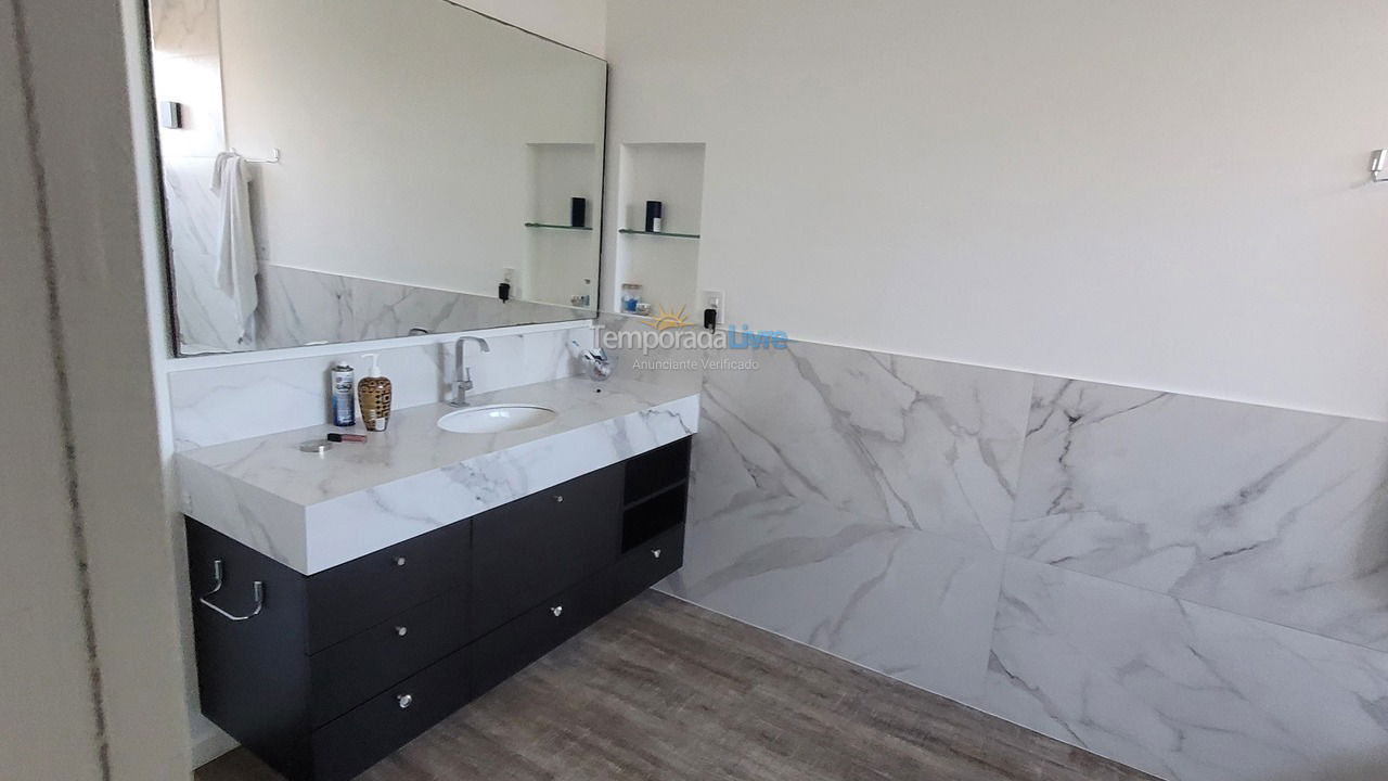 Apartamento para aluguel de temporada em Florianópolis (Cachoeira do Bom Jesus)