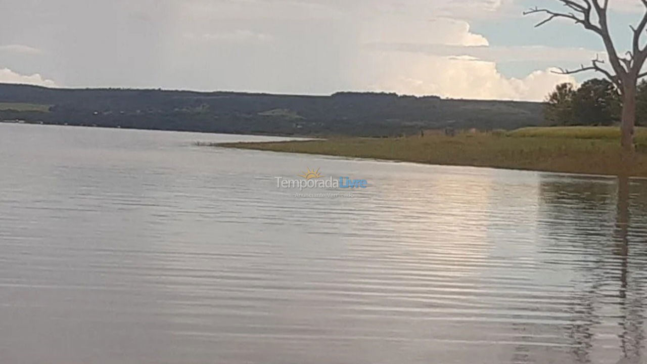 Granja para alquiler de vacaciones em Alexânia (Condomínio Portal do Lago)