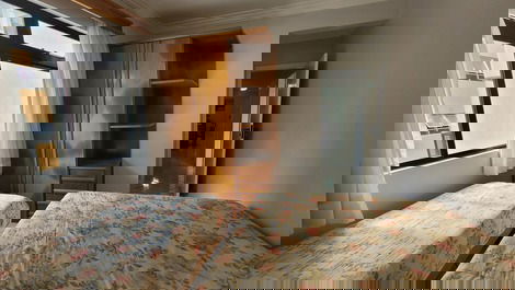 Apartamento 03 dormitórios, 50m do mar para 9 pessoas