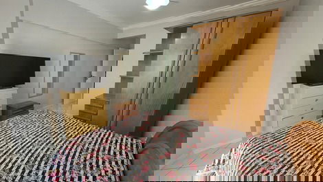 Apartamento 03 dormitórios, 50m do mar para 9 pessoas