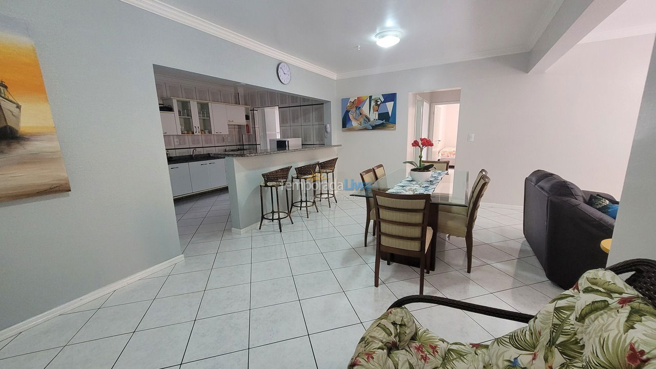 Apartamento para aluguel de temporada em Bombinhas (Praia de Bombas)