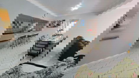 Apartamento 03 dormitórios, 50m do mar para 9 pessoas