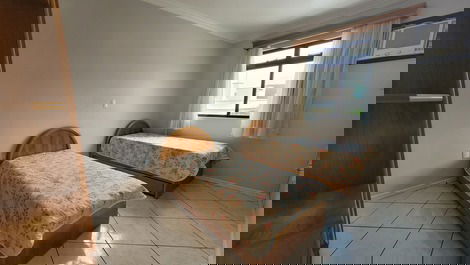 Apartamento 03 dormitórios, 50m do mar para 9 pessoas