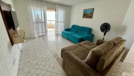 Spacious beachfront apartment in Meia Praia - Itapema