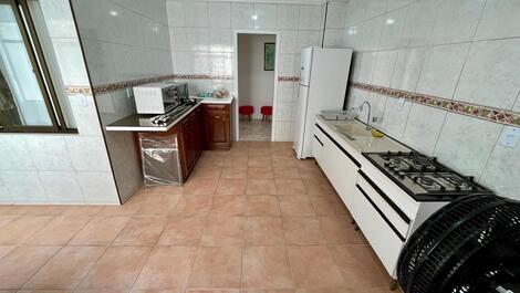 Spacious beachfront apartment in Meia Praia - Itapema