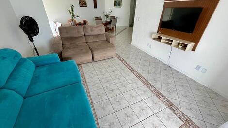 Spacious beachfront apartment in Meia Praia - Itapema