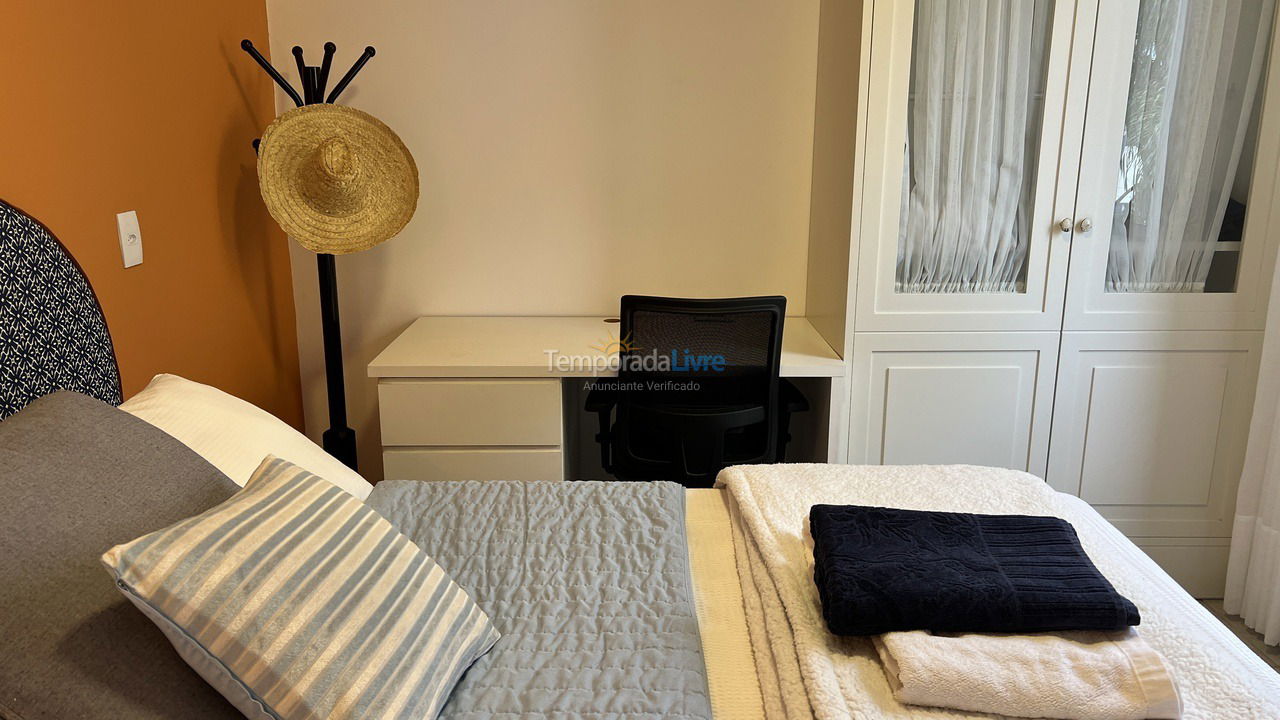 Apartamento para aluguel de temporada em Florianópolis (Jurere Tradicional)