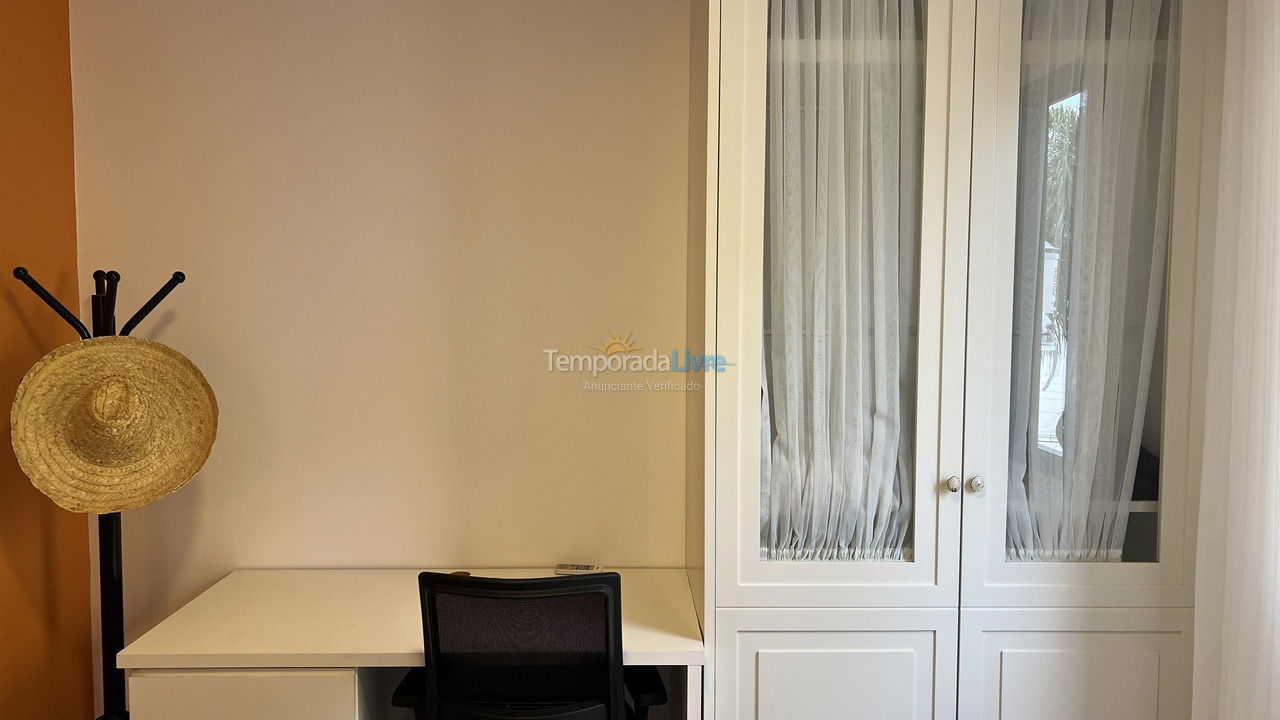 Apartamento para aluguel de temporada em Florianópolis (Jurere Tradicional)
