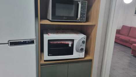 APTO DE 2 DORMITÓRIOS, 3 AR. ÓTIMO LUGAR PARA PASSAR AS FÉRIAS.