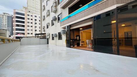 Apartamento de 4 habitaciones, 5 aires acondicionados, cerca del centro comercial Russi.