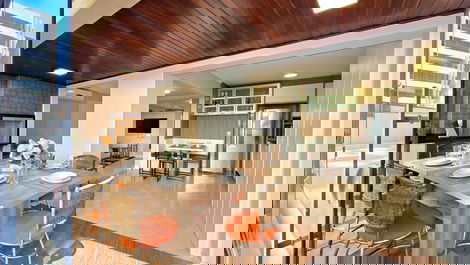 Apartamento de 4 habitaciones, 5 aires acondicionados, cerca del centro comercial Russi.