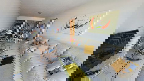 Apartamento 3 dormitórios com vista mar para 8 pessoas