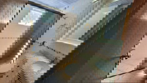 Apartamento 3 dormitórios com vista mar para 8 pessoas