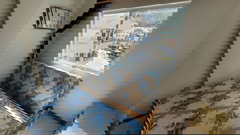 Apartamento 3 dormitórios com vista mar para 8 pessoas